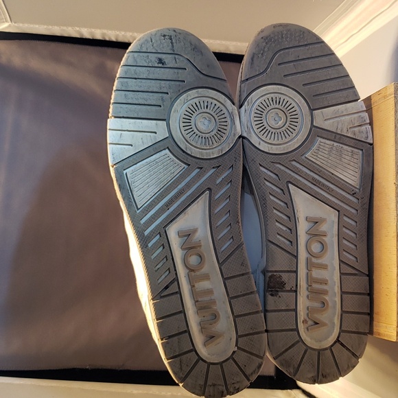 LOUIS VUITTON MEN'S SNEAKERS - Picture 4 of 8